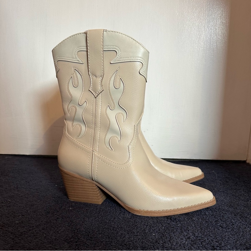 NWT Tan and Cream Cowgirl Boots